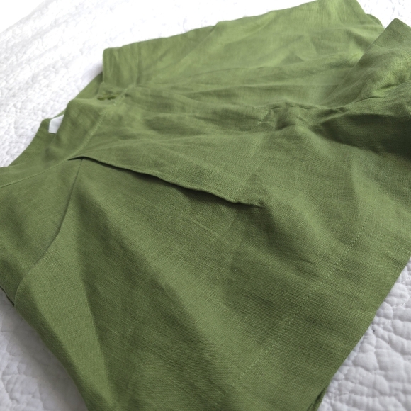 ASTR The Label Kerrigan Green Linen Pleated Asymmetrical High Rise Shorts - Picture 5 of 15